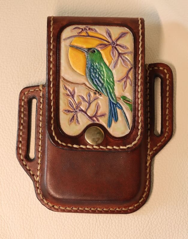 Nassgeformte Handyhülle, Gürteltasche, Kunst auf Leder Individuelle Punzierung, Prägung , Motiv Unikat, liebevolle Handarbeit, Handbemalt, schönes Geschenk, Handarbeit, Kolibri